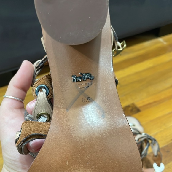 Mid Heel Sandal With Coach Link - Picture 4 of 4